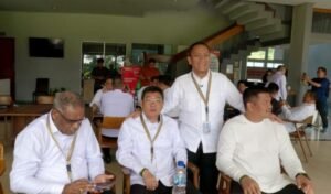 Momen Santai Bupati Irwan Berdiskusi dengan Para Kada di Hari Ketiga Retreat