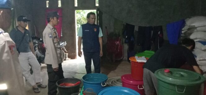 
					Jelang Perayaan Idul Fitri 1446.H/2025, Polsek Wasuponda Gelar Operasi Miras