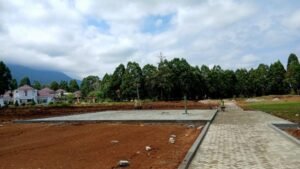 PT.CLM Membangun Joging Trak Di Sport Center Lutim