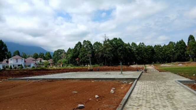 
					PT.CLM Membangun Joging Trak Di Sport Center Lutim