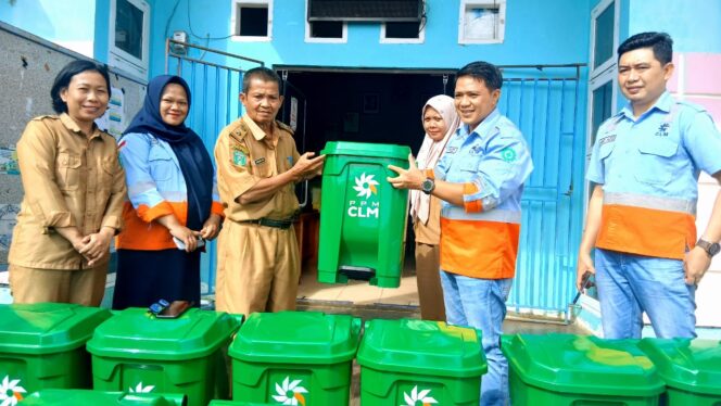 
					Desa Puncak Indah Terima Bantuan 180 Buah Bak Sampah Dari PT.CLM