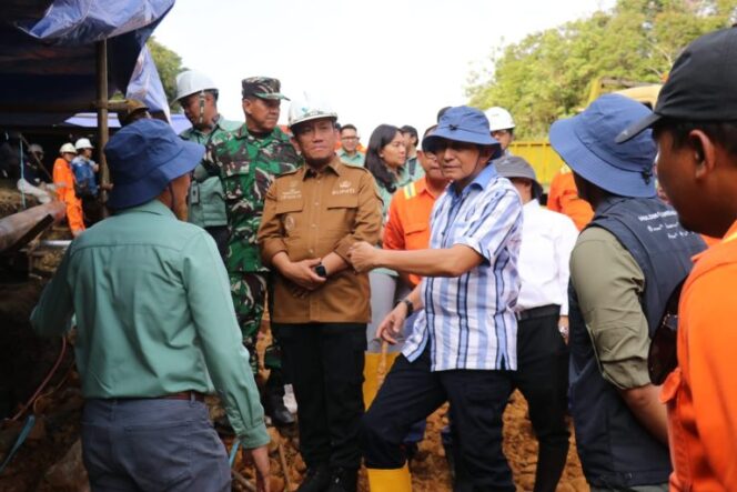 
					Bupati Ibas Tinjau Lansung Lokasi Titik Bocoranya Pipa Minyak PT.Vale