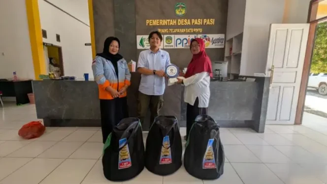 
					PT.CLM Salurkan Bantuan Ke Majelis Taklim Pasi-Pasi, Wujud Kepedulian Pada Masyarakat di Wilayah Pemberdayaan