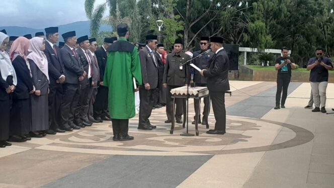 
					Bupati Irwan Lantik Pejabat Administrator, Pengawas Hingga Fungsional di Lingkup Pemkab Lutim