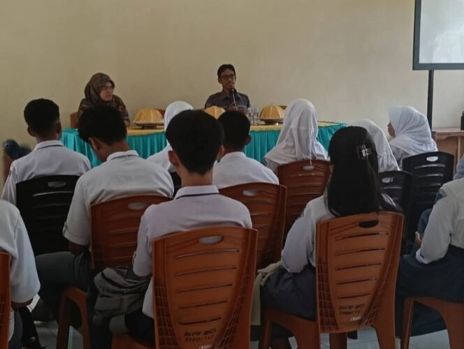 
					Perkuat Demokrasi, Bawaslu Lutim Menyasar Generasi Z di Sekolah