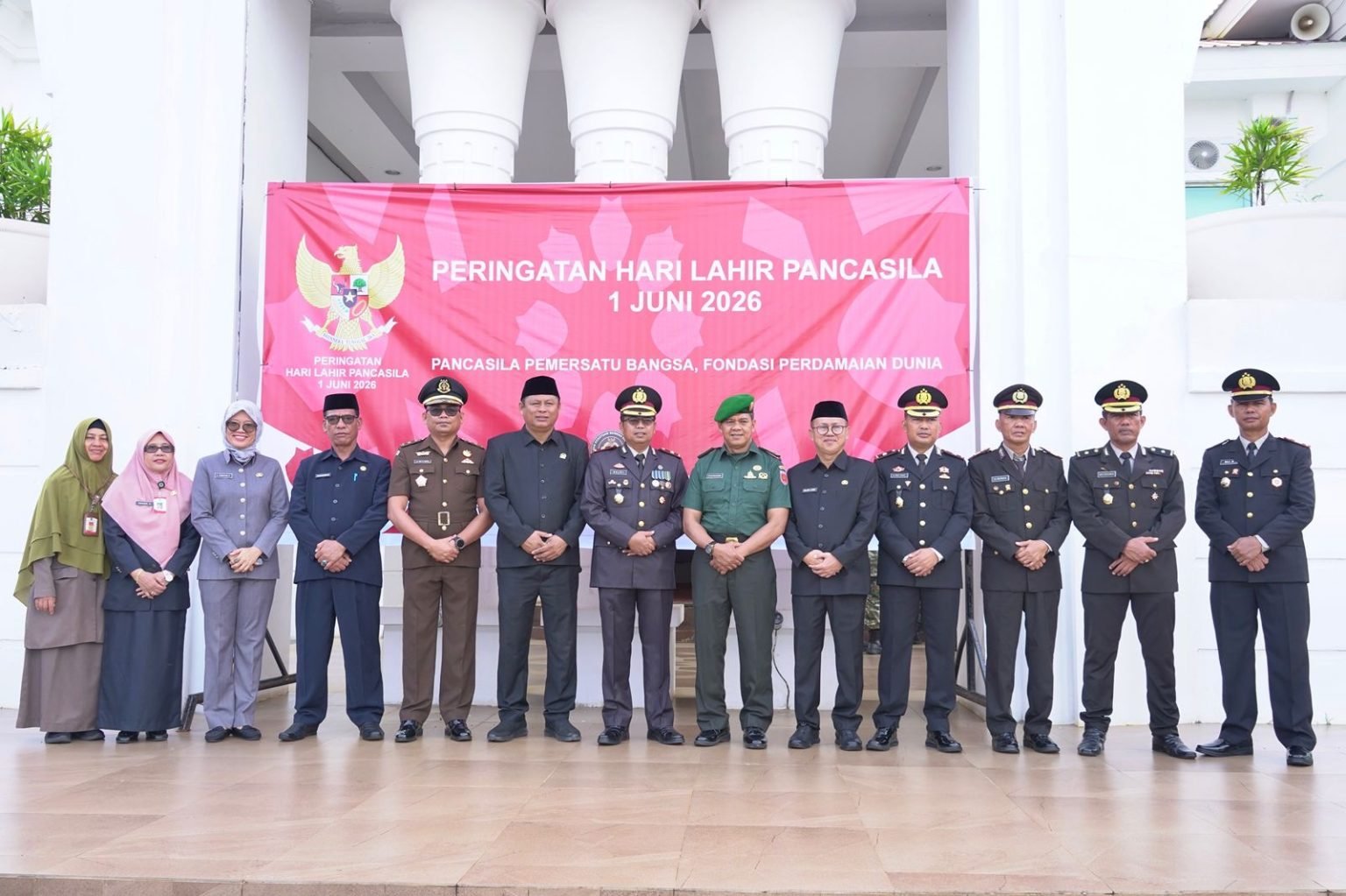 Ketua DPRD Lutim Ober Datte Hadiri Upacara Peringatan Hari Lahirnya Pancasila 2026 di Halaman Kantor Bupati Luwu Timur