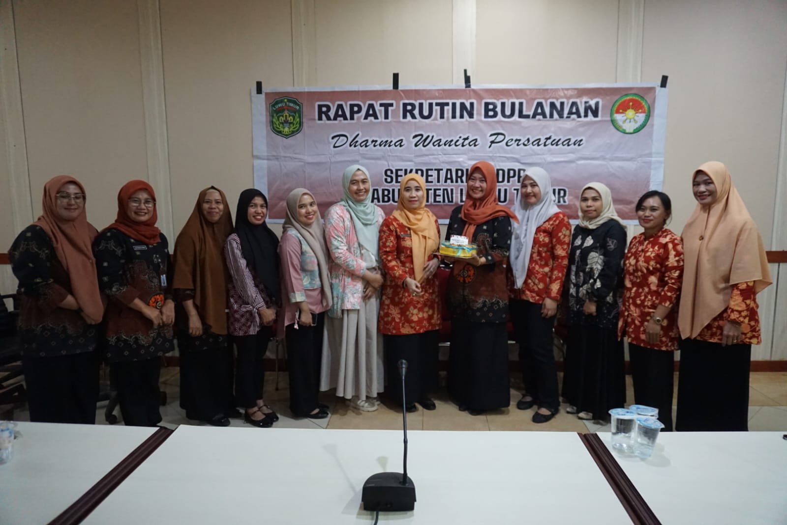 Rapat Dharma Wanita Persatuan Sekretariat DPRD Luwu Timur Dirangkaikan dengan Serah Terima Ketua DWP