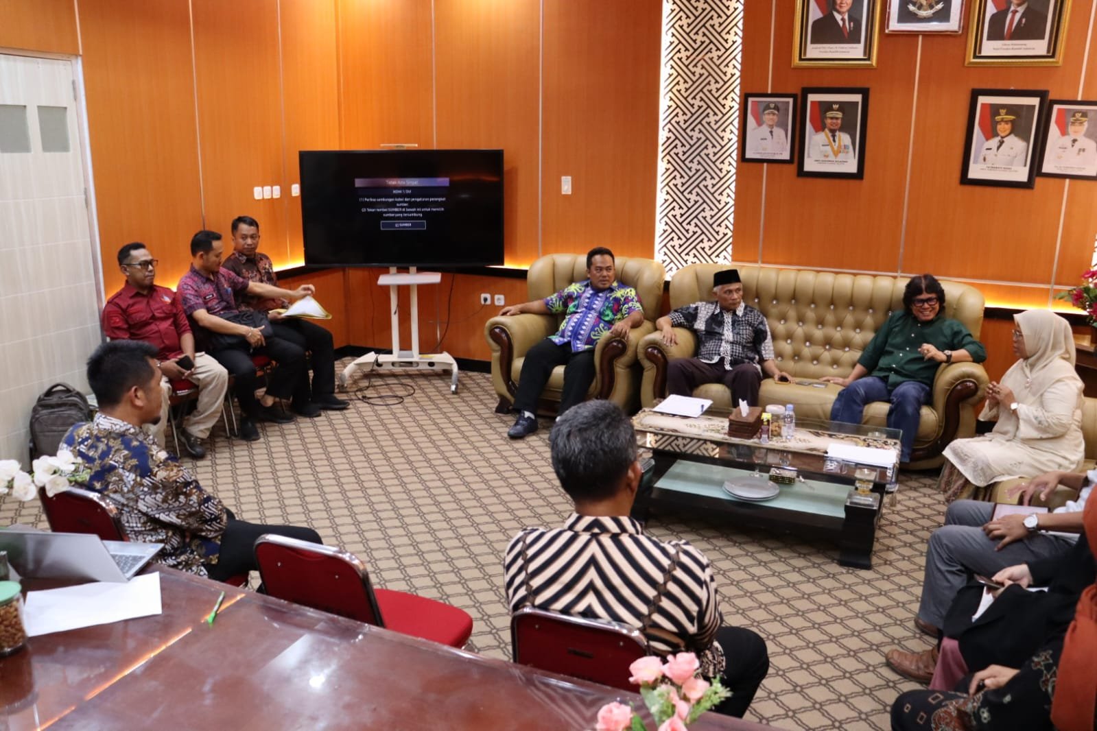 Wakil Ketua II DPRD Lutim Harisah Suharjo Menerima Kunker Rombongan BAPEMPERDA DPRD Kota Bontang